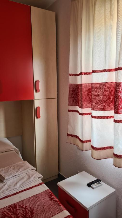Red & Blue Rooms Olbia Ngoại thất bức ảnh